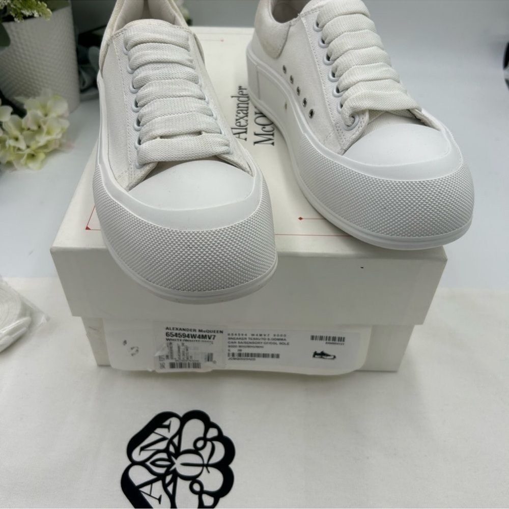 Women’s Alexander McQueen sneakers size 39.5 maiden Italy - Picture 11 of 11
